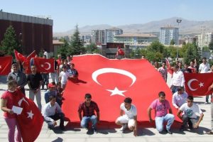 Sosyal paylaşım sitesinde &ouml;rg&uuml;tlenen gen&ccedil;ler y&uuml;r&uuml;y&uuml;ş yaptı