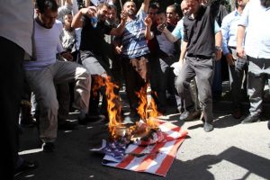 ABD B&uuml;y&uuml;kel&ccedil;iliği &ouml;n&uuml;nde eylem