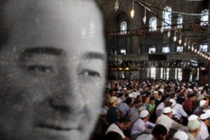 Menderes i&ccedil;in Sultanahmet'te mevlit okutuldu