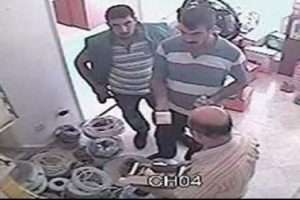 D&uuml;kkan sahibi g&ouml;r&uuml;nt&uuml;leri izleyince şoke oldu
