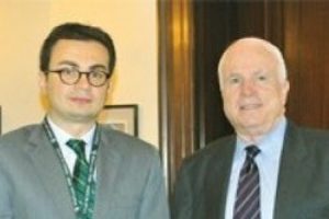 McCain: Esad gidecek Arizona'ya kar yağacak