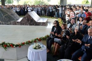 Millet Menderes'e koştu