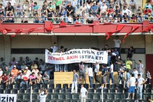 Vali devreye girdi trib&uuml;n krizi &ccedil;&ouml;z&uuml;ld&uuml;