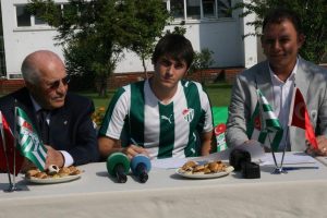 Batuhan ve Mustafa profesyonel oldu