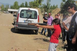 Tek kurşun atıcısı kız kardeşler