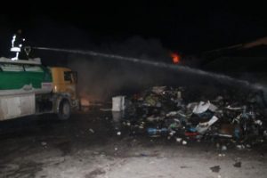 Hurdacılar sitesinde yangın &ccedil;ıktı