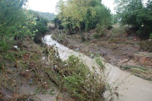 &Ccedil;anakkale'de sel 2 kişiyi yuttu