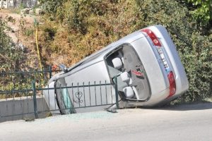 Otomobil kanala u&ccedil;tu: 1 yaralı