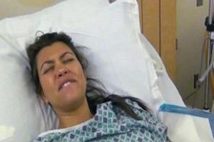 Kourtney Kardashian kameralar &ouml;n&uuml;nde doğurdu