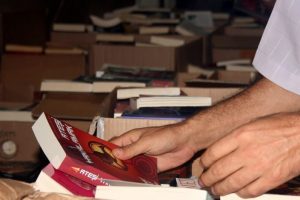 Bursa'da korsan kitap operasyonu