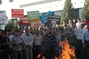 Hazreti Muhammed'e hakaret i&ccedil;eren filme tepki