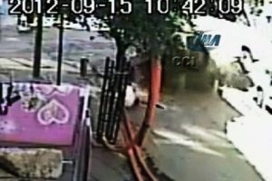 Minib&uuml;s vahşeti kamerada