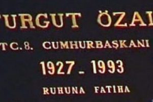 &Ouml;zal'ın mezarı a&ccedil;ılıyor mu?