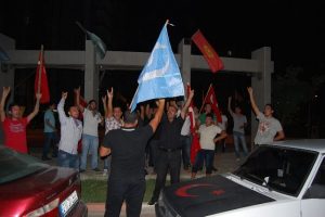 Şehitler i&ccedil;in y&uuml;r&uuml;d&uuml;ler
