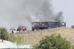 3 PKK'lı l&uuml;ks otomobille ka&ccedil;tı