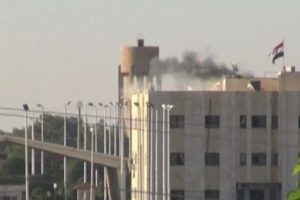 Sınırda Suriye bayrağı indirildi
