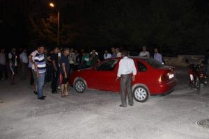 Motosiklet otomobile &ccedil;arptı