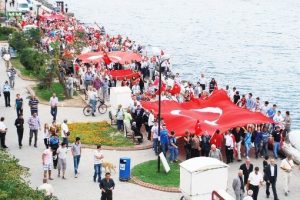 Mudanya şehitler i&ccedil;in y&uuml;r&uuml;d&uuml;