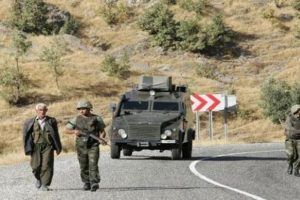 Askeri ara&ccedil; devrildi!