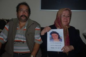 G&ouml;z&uuml; yaşlı aile kızlarını arıyor