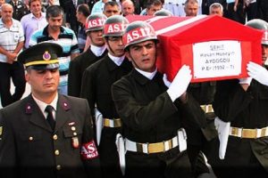 Askere gitmek i&ccedil;in yaşını b&uuml;y&uuml;tm&uuml;şt&uuml;...