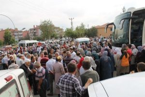 Hacı adayları dualarla uğurlandı