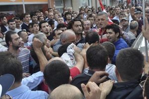Şehit cenazesinde Ak Partili Yılmaz'a yumruk