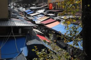 Tuz pazarı esnafı belediyeden ilgi bekliyor