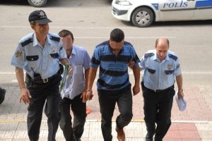 Tabancayla yakalanan 2 kişi g&ouml;zaltına alındı