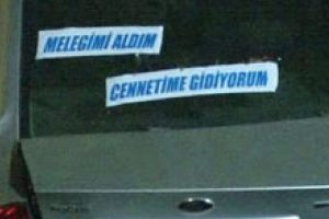 Gelin arabası kaza yaptı!