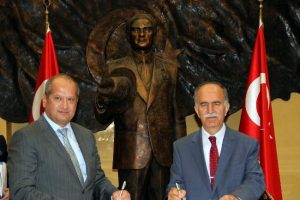 Tofaş sokak &ccedil;ocukları i&ccedil;in 2 minib&uuml;s bağışladı