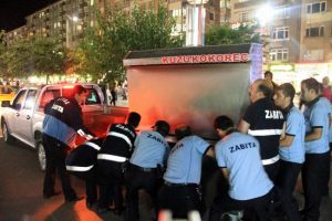 Zabıta esnaflara operasyon d&uuml;zenledi