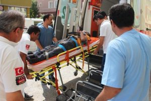 Motosiklet devrildi: 2 yaralı