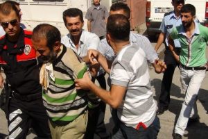 Bunalıma girdi, polisi yaraladı