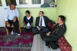 Kaymakam yerde, şehit babası sandalyede