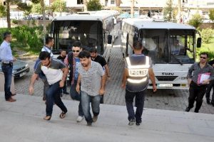 Ka&ccedil;ak bahis oynatan 35 kişi tutuklandı