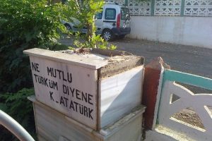 Atat&uuml;rk heykelleri depoda saklanacak