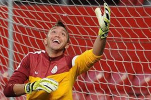 Muslera zam istiyor!