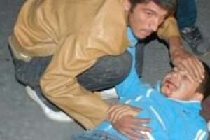 Yaralı &ccedil;ocuğun isteğini kıramadı