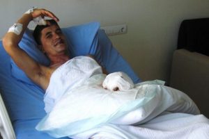Balık avlarken elinde dinamit patladı