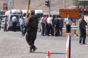 Bitlis'te askeri konvoya saldırı