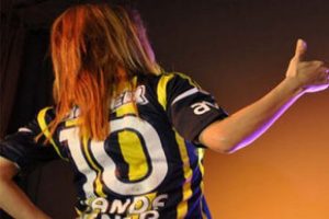 Alex'in 10 numarası Hande'ye!