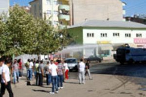 BDP'liler polisle &ccedil;atıştı