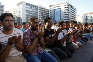 Komşu'da M&uuml;sl&uuml;manların ''film'' protestosu