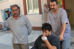 Bursa'da 3 gen&ccedil; alkolden zehirlendi