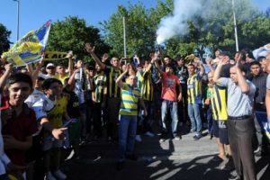 FB taraftarı Trabzonspor'u uyutmadı