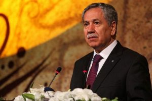 ''Ge&ccedil;mişin ara&ccedil;larıyla geleceğe y&uuml;r&uuml;yemeyiz''