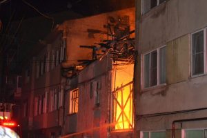 Ahşap evdeki yangın korkuttu