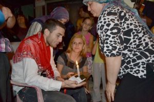 Mehmet&ccedil;ikleri kına yakarak uğurladılar