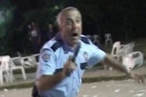 Polis memuru &ccedil;ıldırdı!